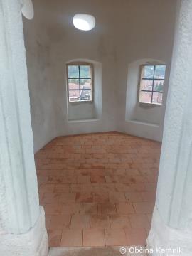 Obnovljena oba grajska stolpiča na Zapricah (1)